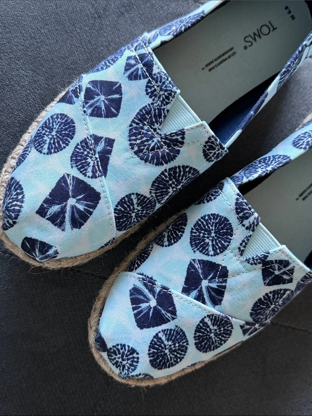NEW TOMS Light Blue and Navy Patterned Canvas Espadrilles